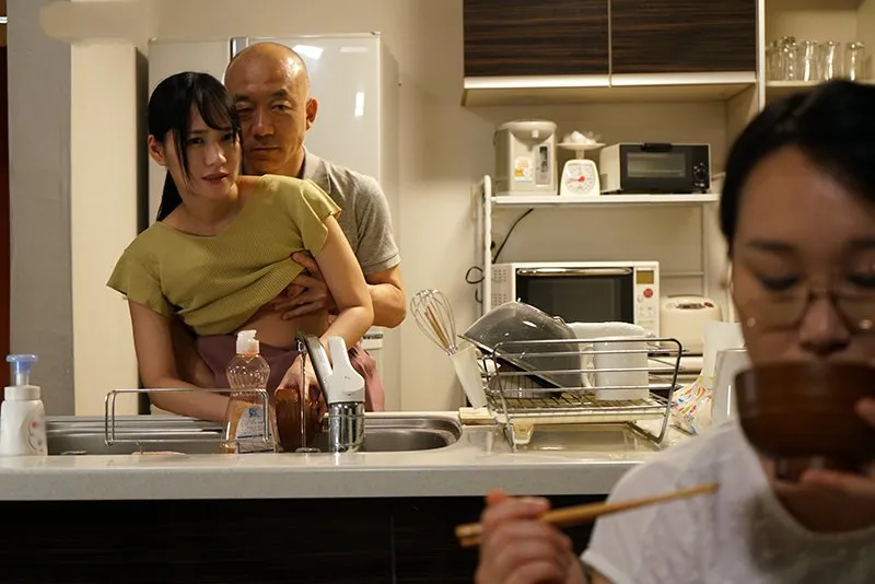 ông xã phang con gái riêng của người vợ khi biết vợ không thể sinh con cho mình