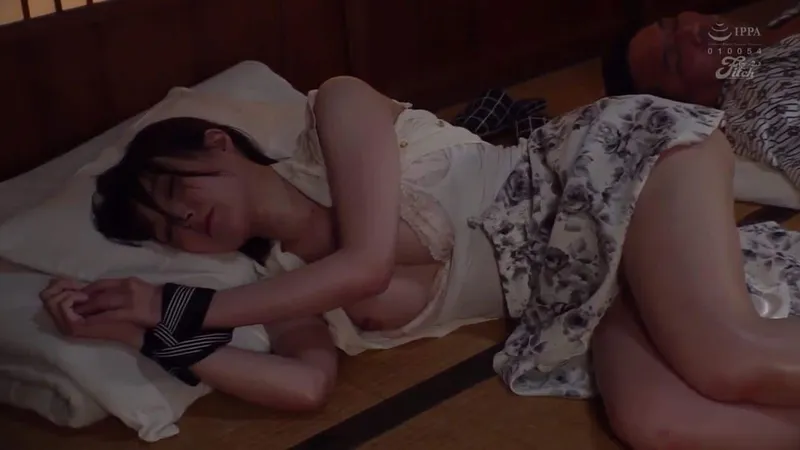 Xin ông chồng đi bàn việc làm ăn với sếp, nữ nhân viên rơi vào kế hoạch của ông cấp trên biến thái