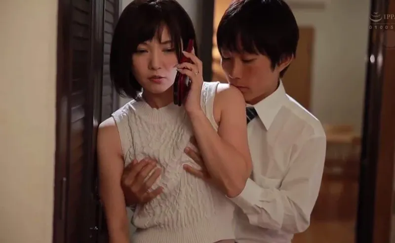 Chồng đi đánh golf, người vợ ở nhà dẫn trai trẻ về xxx cho sướng