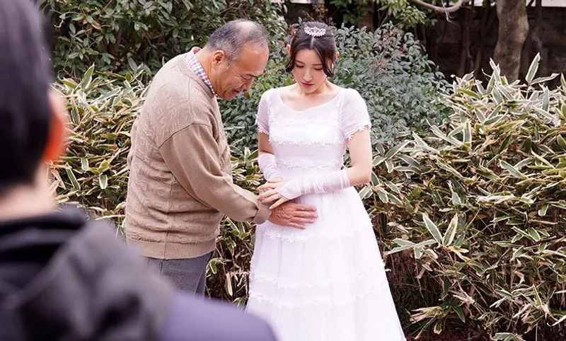 Gã chồng quá yếu, vợ yêu dù yêu nhưng vẫn thường nắc với bố anh xã đến có thai