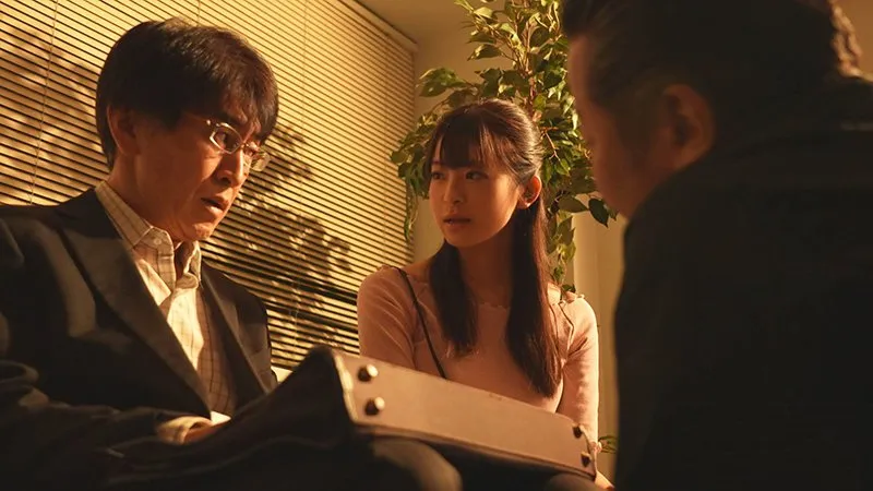 Người chồng vay nợ anh em xã hội, vợ yêu phải bán thân để trả nợ