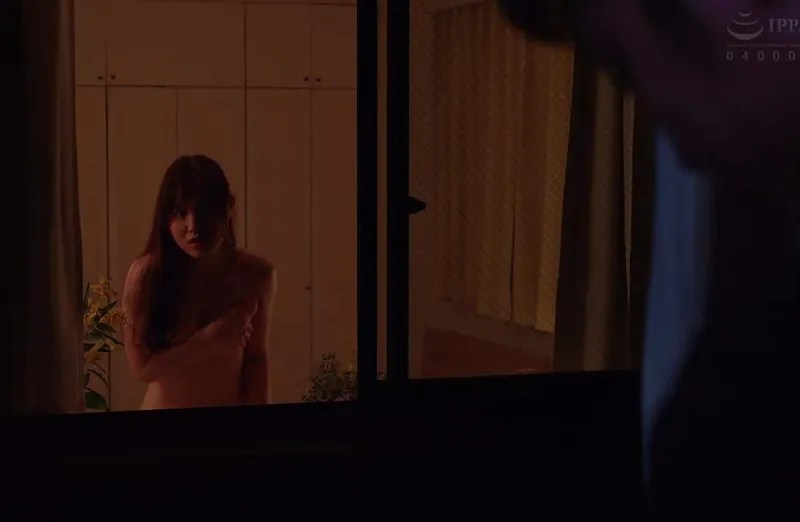 Em hotgirl cạnh nhà anh xã ông chồng nhà cạnh bên thường xuyên thay đồ ở ngay cửa sổ